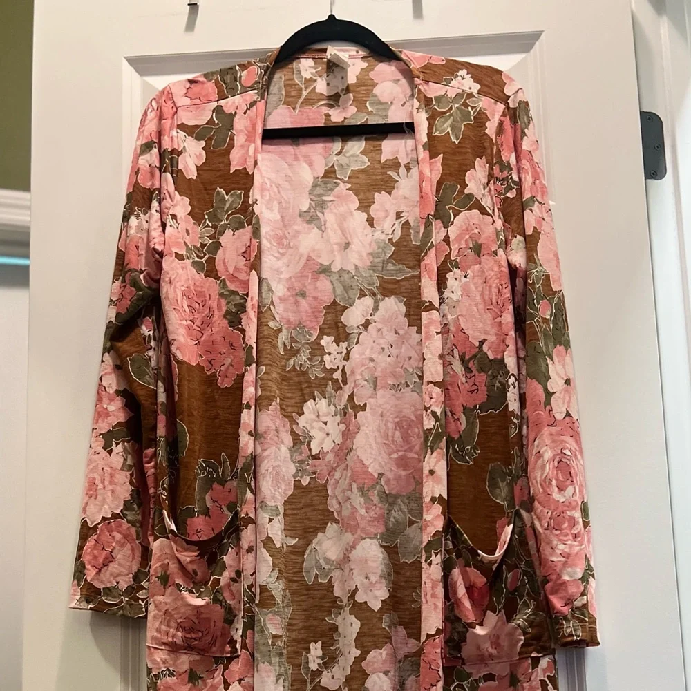 3/$19 Sew in Love floral open front lightweight cardigan